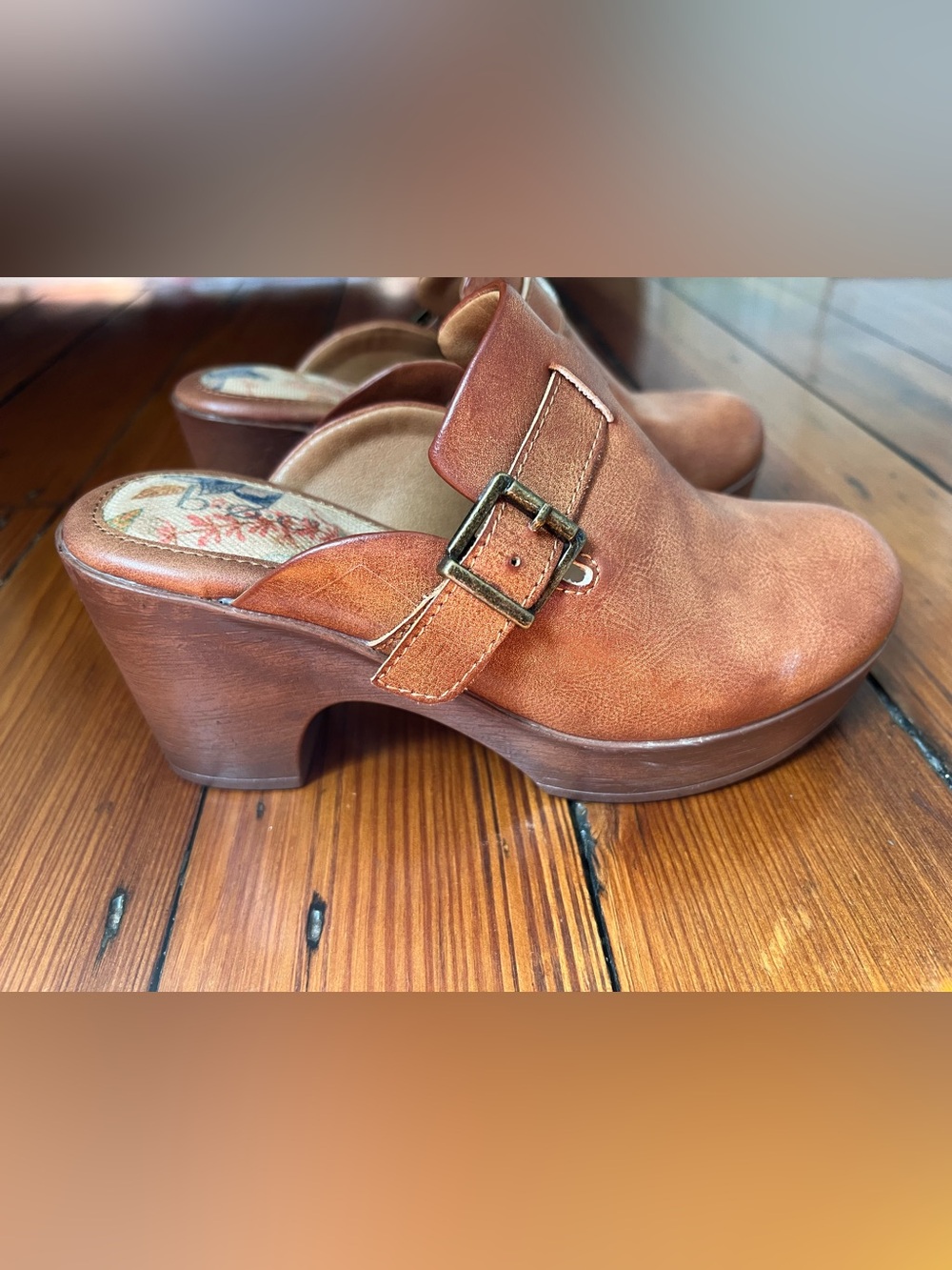 Women’s B.O.C brown clogs. Size 6
